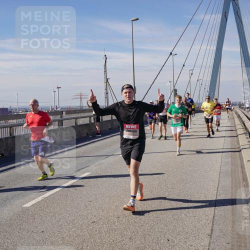 03.10.2025 - Köhlbrandbrückenlauf Michael Burmester http://msf.ph/oto/9076004 03.10.2025 12:41:10 Position 2 4268 meine-sportfotos.de