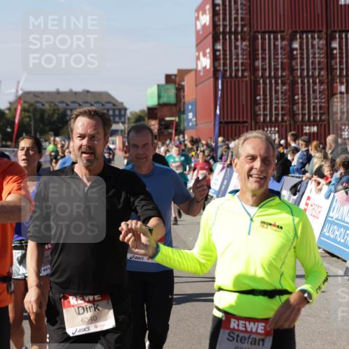 03.10.2025 - Köhlbrandbrückenlauf Jannik Wohlers http://msf.ph/oto/9076016 03.10.2025 13:16:50 Ziel 4168, 4330, 4356, 4359, 4431, 4551, 4605, 4813, 5028, 5053, 5099, 5166, 5302, 5385, 5386, 5453, 5467, 6286, 6299, 6340, 6343, 6620, 6658, 6697, 6746, 6785 meine-sportfotos.de