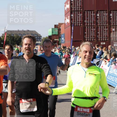 03.10.2025 - Köhlbrandbrückenlauf Jannik Wohlers http://msf.ph/oto/9076030 03.10.2025 13:16:50 Ziel 4168, 4330, 4356, 4359, 4431, 4551, 4605, 4813, 5028, 5053, 5099, 5166, 5302, 5385, 5386, 5453, 5467, 6286, 6299, 6340, 6343, 6620, 6658, 6697, 6746, 6785 meine-sportfotos.de