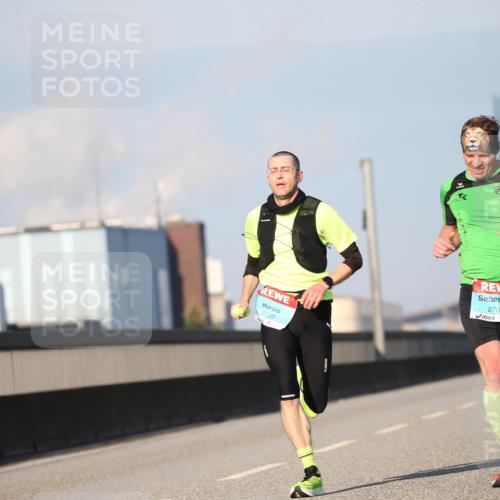 03.10.2025 - Köhlbrandbrückenlauf Jannik Wohlers http://msf.ph/oto/9076041 03.10.2025 09:42:34 Position 3 3720, 2703 meine-sportfotos.de