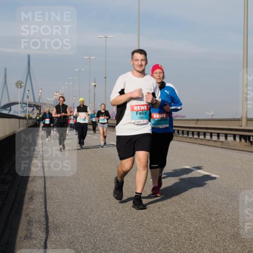 03.10.2025 - Köhlbrandbrückenlauf Fabian Wolf http://msf.ph/oto/9076043 03.10.2025 10:15:13 Position 3 1981, 3080 meine-sportfotos.de