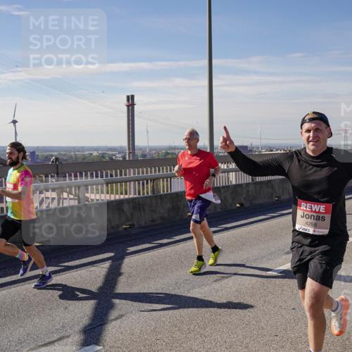03.10.2025 - Köhlbrandbrückenlauf Michael Burmester http://msf.ph/oto/9076044 03.10.2025 12:41:11 Position 2 4268 meine-sportfotos.de