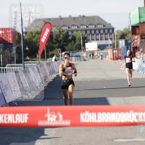 03.10.2025 - Köhlbrandbrückenlauf Jannik Wohlers http://msf.ph/oto/9076052 03.10.2025 12:46:47 Ziel 4027, 4033, 6483, 6740 meine-sportfotos.de