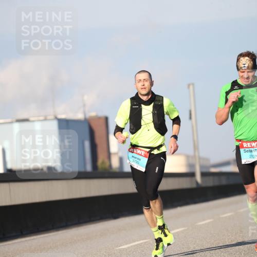 03.10.2025 - Köhlbrandbrückenlauf Jannik Wohlers http://msf.ph/oto/9076056 03.10.2025 09:42:34 Position 3 3720, 2703 meine-sportfotos.de