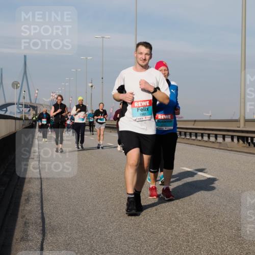 03.10.2025 - Köhlbrandbrückenlauf Fabian Wolf http://msf.ph/oto/9076057 03.10.2025 10:15:13 Position 3 1981, 3080 meine-sportfotos.de