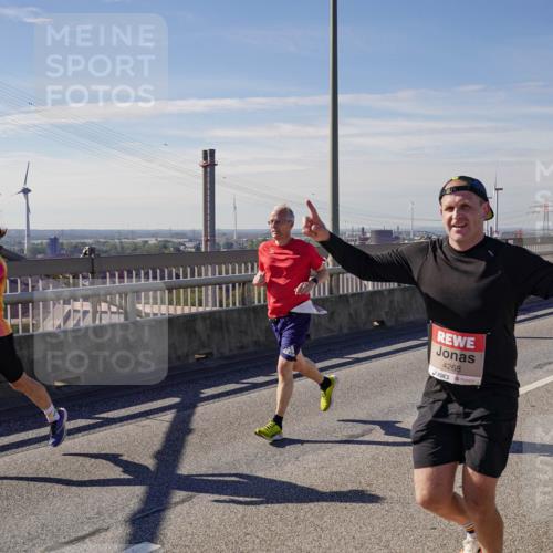 03.10.2025 - Köhlbrandbrückenlauf Michael Burmester http://msf.ph/oto/9076058 03.10.2025 12:41:11 Position 2 4268 meine-sportfotos.de