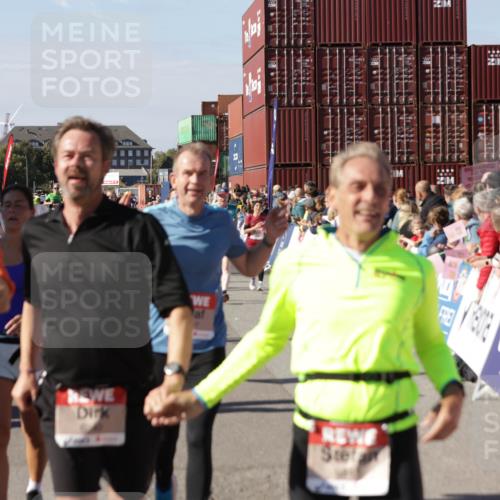 03.10.2025 - Köhlbrandbrückenlauf Jannik Wohlers http://msf.ph/oto/9076059 03.10.2025 13:16:50 Ziel 4168, 4330, 4356, 4359, 4431, 4551, 4605, 4813, 5028, 5053, 5099, 5166, 5302, 5385, 5386, 5453, 5467, 6286, 6299, 6340, 6343, 6620, 6658, 6697, 6746, 6785 meine-sportfotos.de