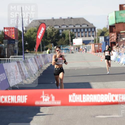 03.10.2025 - Köhlbrandbrückenlauf Jannik Wohlers http://msf.ph/oto/9076063 03.10.2025 12:46:47 Ziel 4027, 4033, 6483, 6740 meine-sportfotos.de