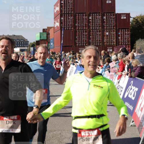 03.10.2025 - Köhlbrandbrückenlauf Jannik Wohlers http://msf.ph/oto/9076080 03.10.2025 13:16:50 Ziel 4168, 4330, 4356, 4359, 4431, 4551, 4605, 4813, 5028, 5053, 5099, 5166, 5302, 5385, 5386, 5453, 5467, 6286, 6299, 6340, 6343, 6620, 6658, 6697, 6746, 6785 meine-sportfotos.de