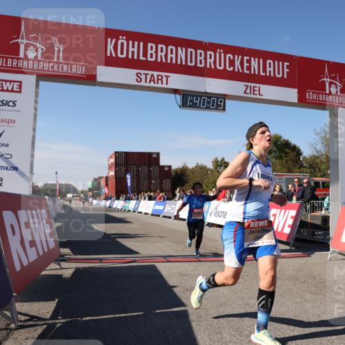 03.10.2025 - Köhlbrandbrückenlauf Lena Gebhardt http://msf.ph/oto/9076088 03.10.2025 13:40:10 Ziel 5252, 5831, 5832, 5835, 5990, 6109 meine-sportfotos.de