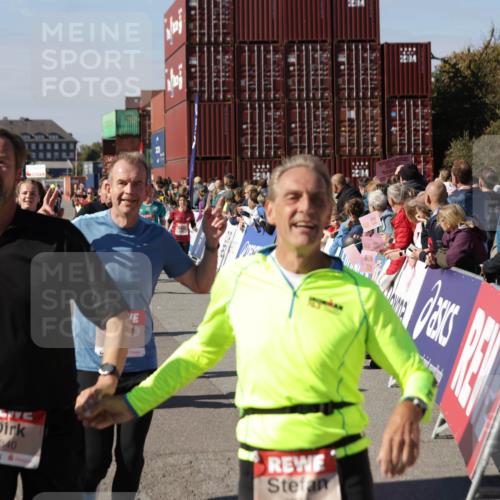 03.10.2025 - Köhlbrandbrückenlauf Jannik Wohlers http://msf.ph/oto/9076091 03.10.2025 13:16:50 Ziel 4168, 4330, 4356, 4359, 4431, 4551, 4605, 4813, 5028, 5053, 5099, 5166, 5302, 5385, 5386, 5453, 5467, 6286, 6299, 6340, 6343, 6620, 6658, 6697, 6746, 6785 meine-sportfotos.de