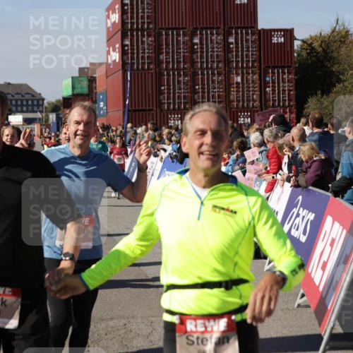 03.10.2025 - Köhlbrandbrückenlauf Jannik Wohlers http://msf.ph/oto/9076102 03.10.2025 13:16:50 Ziel 4168, 4330, 4356, 4359, 4431, 4551, 4605, 4813, 5028, 5053, 5099, 5166, 5302, 5385, 5386, 5453, 5467, 6286, 6299, 6340, 6343, 6620, 6658, 6697, 6746, 6785 meine-sportfotos.de