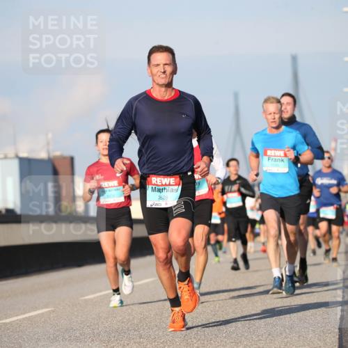 03.10.2025 - Köhlbrandbrückenlauf Jannik Wohlers http://msf.ph/oto/9076107 03.10.2025 09:42:44 Position 3 3376, 628, 1030 meine-sportfotos.de