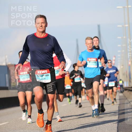 03.10.2025 - Köhlbrandbrückenlauf Jannik Wohlers http://msf.ph/oto/9076131 03.10.2025 09:42:44 Position 3 3376, 3628, 1030 meine-sportfotos.de