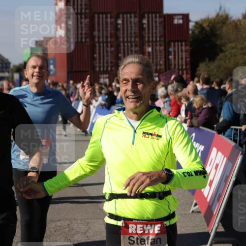 03.10.2025 - Köhlbrandbrückenlauf Jannik Wohlers http://msf.ph/oto/9076135 03.10.2025 13:16:50 Ziel 4168, 4330, 4356, 4359, 4431, 4551, 4605, 4813, 5028, 5053, 5099, 5166, 5302, 5385, 5386, 5453, 5467, 6286, 6299, 6340, 6343, 6620, 6658, 6697, 6746, 6785 meine-sportfotos.de