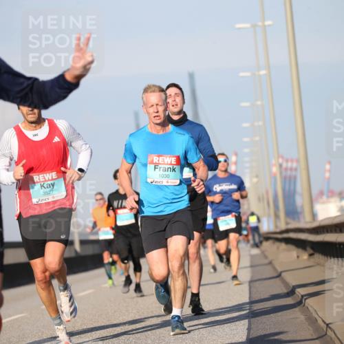 03.10.2025 - Köhlbrandbrückenlauf Jannik Wohlers http://msf.ph/oto/9076143 03.10.2025 09:42:45 Position 3 3527, 1030 meine-sportfotos.de