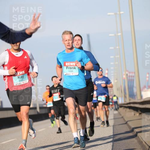 03.10.2025 - Köhlbrandbrückenlauf Jannik Wohlers http://msf.ph/oto/9076157 03.10.2025 09:42:45 Position 3 3527, 1030 meine-sportfotos.de