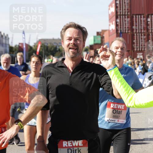 03.10.2025 - Köhlbrandbrückenlauf Jannik Wohlers http://msf.ph/oto/9076160 03.10.2025 13:16:51 Ziel 4168, 4330, 4356, 4359, 4431, 4551, 4605, 4813, 5028, 5053, 5099, 5166, 5302, 5385, 5386, 5453, 5467, 5840, 6286, 6299, 6340, 6343, 6620, 6658, 6697, 6746, 6785 meine-sportfotos.de