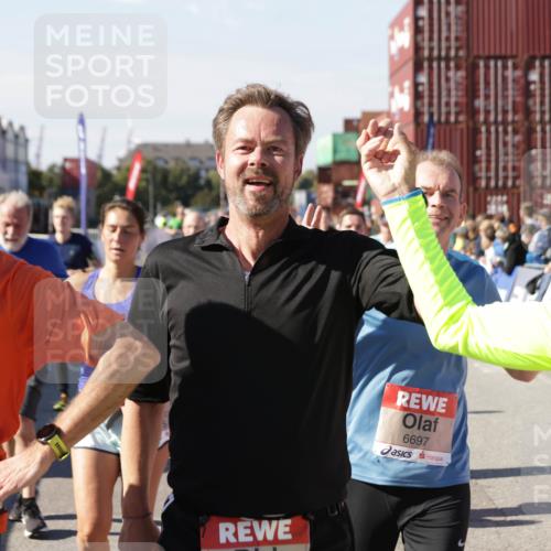 03.10.2025 - Köhlbrandbrückenlauf Jannik Wohlers http://msf.ph/oto/9076170 03.10.2025 13:16:51 Ziel 4168, 4330, 4356, 4359, 4431, 4551, 4605, 4813, 5028, 5053, 5099, 5166, 5302, 5385, 5386, 5453, 5467, 5840, 6286, 6299, 6340, 6343, 6620, 6658, 6697, 6746, 6785 meine-sportfotos.de
