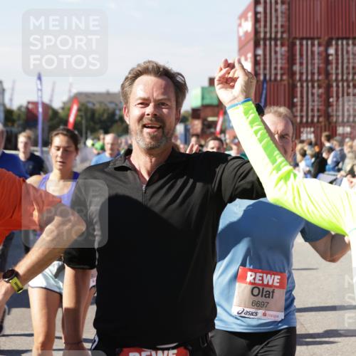 03.10.2025 - Köhlbrandbrückenlauf Jannik Wohlers http://msf.ph/oto/9076179 03.10.2025 13:16:51 Ziel 4168, 4330, 4356, 4359, 4431, 4551, 4605, 4813, 5028, 5053, 5099, 5166, 5302, 5385, 5386, 5453, 5467, 5840, 6286, 6299, 6340, 6343, 6620, 6658, 6697, 6746, 6785 meine-sportfotos.de