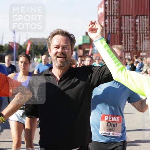 03.10.2025 - Köhlbrandbrückenlauf Jannik Wohlers http://msf.ph/oto/9076190 03.10.2025 13:16:51 Ziel 4168, 4330, 4356, 4359, 4431, 4551, 4605, 4813, 5028, 5053, 5099, 5166, 5302, 5385, 5386, 5453, 5467, 5840, 6286, 6299, 6340, 6343, 6620, 6658, 6697, 6746, 6785 meine-sportfotos.de