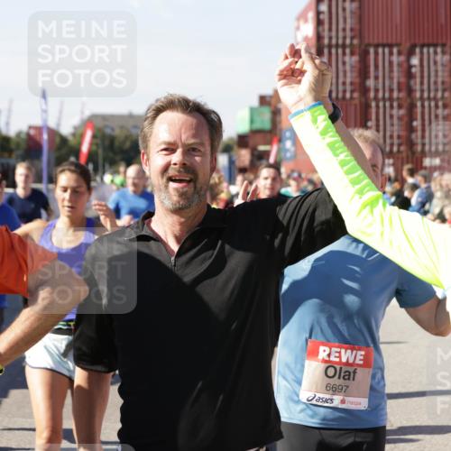 03.10.2025 - Köhlbrandbrückenlauf Jannik Wohlers http://msf.ph/oto/9076198 03.10.2025 13:16:51 Ziel 4168, 4330, 4356, 4359, 4431, 4551, 4605, 4813, 5028, 5053, 5099, 5166, 5302, 5385, 5386, 5453, 5467, 5840, 6286, 6299, 6340, 6343, 6620, 6658, 6697, 6746, 6785 meine-sportfotos.de
