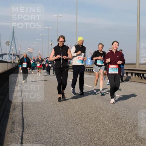 03.10.2025 - Köhlbrandbrückenlauf Fabian Wolf http://msf.ph/oto/9076212 03.10.2025 10:15:19 Position 3 172, 1982 meine-sportfotos.de