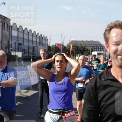 03.10.2025 - Köhlbrandbrückenlauf Jannik Wohlers http://msf.ph/oto/9076218 03.10.2025 13:16:52 Ziel 4168, 4330, 4356, 4359, 4431, 4551, 4605, 4813, 5028, 5053, 5099, 5166, 5302, 5385, 5386, 5453, 5467, 5840, 6286, 6299, 6340, 6343, 6474, 6620, 6658, 6697, 6746, 6785 meine-sportfotos.de