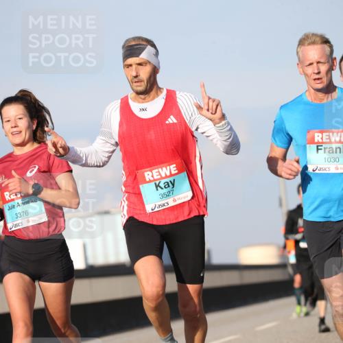 03.10.2025 - Köhlbrandbrückenlauf Jannik Wohlers http://msf.ph/oto/9076219 03.10.2025 09:42:47 Position 3 3376, 3527, 1030, 16 meine-sportfotos.de