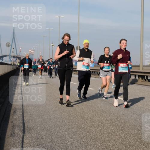 03.10.2025 - Köhlbrandbrückenlauf Fabian Wolf http://msf.ph/oto/9076225 03.10.2025 10:15:19 Position 3 1982 meine-sportfotos.de