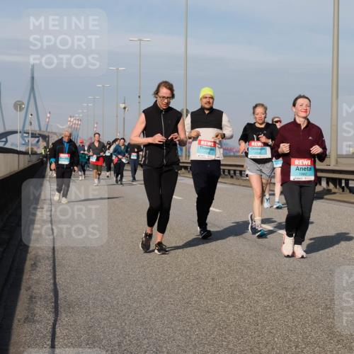 03.10.2025 - Köhlbrandbrückenlauf Fabian Wolf http://msf.ph/oto/9076233 03.10.2025 10:15:19 Position 3 1729, 2558, 1982 meine-sportfotos.de