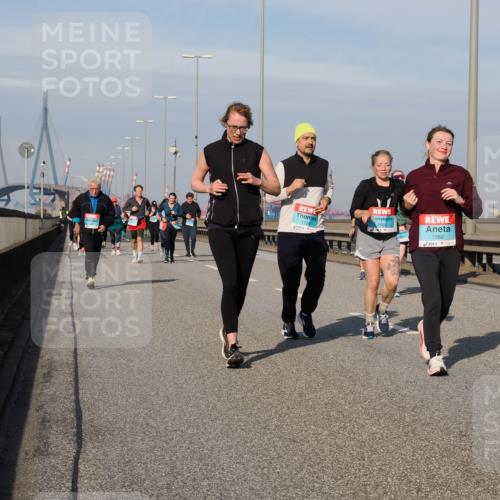 03.10.2025 - Köhlbrandbrückenlauf Fabian Wolf http://msf.ph/oto/9076244 03.10.2025 10:15:19 Position 3 1729, 2558, 1982 meine-sportfotos.de