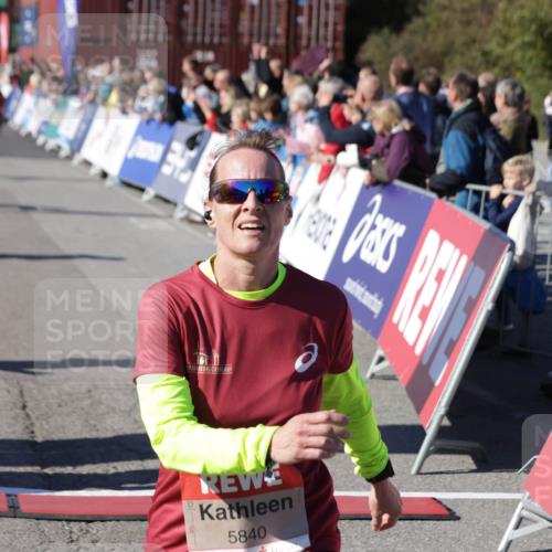03.10.2025 - Köhlbrandbrückenlauf Jannik Wohlers http://msf.ph/oto/9076247 03.10.2025 13:16:59 Ziel 4168, 4331, 4359, 4605, 4861, 4978, 4982, 5033, 5053, 5087, 5099, 5100, 5166, 5302, 5385, 5386, 5453, 5467, 5840, 6286, 6474, 6623, 6626, 6658, 6697, 6785 meine-sportfotos.de