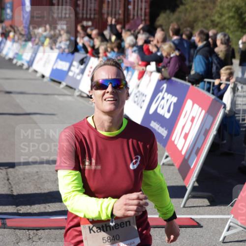 03.10.2025 - Köhlbrandbrückenlauf Jannik Wohlers http://msf.ph/oto/9076257 03.10.2025 13:16:59 Ziel 4168, 4331, 4359, 4605, 4861, 4978, 4982, 5033, 5053, 5087, 5099, 5100, 5166, 5302, 5385, 5386, 5453, 5467, 5840, 6286, 6474, 6623, 6626, 6658, 6697, 6785 meine-sportfotos.de