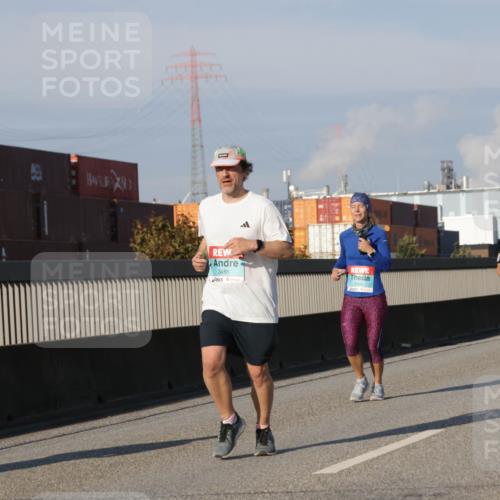 03.10.2025 - Köhlbrandbrückenlauf Jannik Wohlers http://msf.ph/oto/9076259 03.10.2025 09:51:49 Position 3 0440, 3481, 3492 meine-sportfotos.de