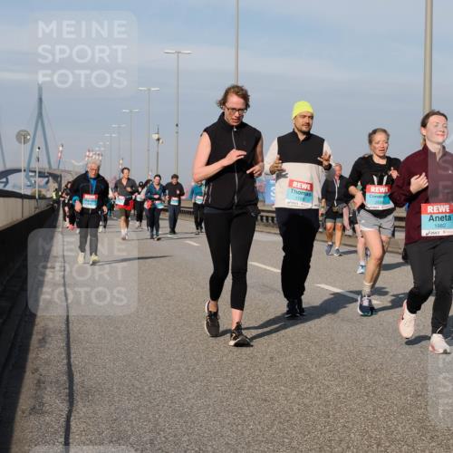 03.10.2025 - Köhlbrandbrückenlauf Fabian Wolf http://msf.ph/oto/9076263 03.10.2025 10:15:20 Position 3 1729, 2558, 1982 meine-sportfotos.de