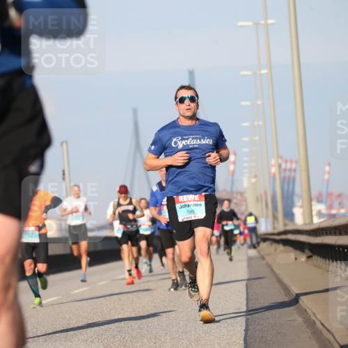 03.10.2025 - Köhlbrandbrückenlauf Jannik Wohlers http://msf.ph/oto/9076264 03.10.2025 09:42:49 Position 3 1040 meine-sportfotos.de
