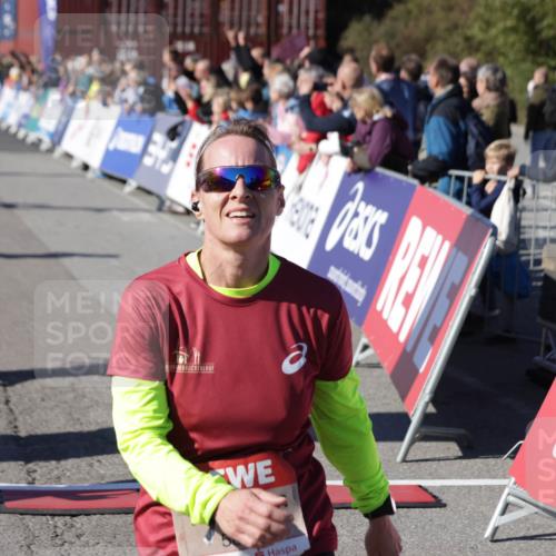 03.10.2025 - Köhlbrandbrückenlauf Jannik Wohlers http://msf.ph/oto/9076266 03.10.2025 13:16:59 Ziel 4168, 4331, 4359, 4605, 4861, 4978, 4982, 5033, 5053, 5087, 5099, 5100, 5166, 5302, 5385, 5386, 5453, 5467, 5840, 6286, 6474, 6623, 6626, 6658, 6697, 6785 meine-sportfotos.de