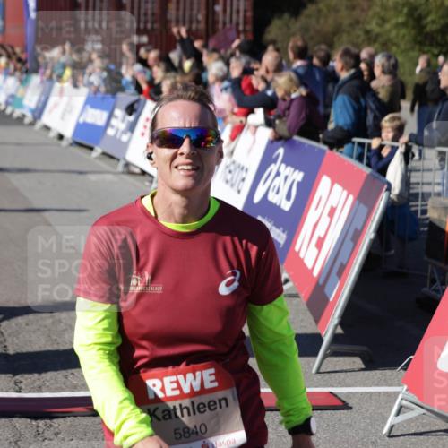 03.10.2025 - Köhlbrandbrückenlauf Jannik Wohlers http://msf.ph/oto/9076278 03.10.2025 13:16:59 Ziel 4168, 4331, 4359, 4605, 4861, 4978, 4982, 5033, 5053, 5087, 5099, 5100, 5166, 5302, 5385, 5386, 5453, 5467, 5840, 6286, 6474, 6623, 6626, 6658, 6697, 6785 meine-sportfotos.de