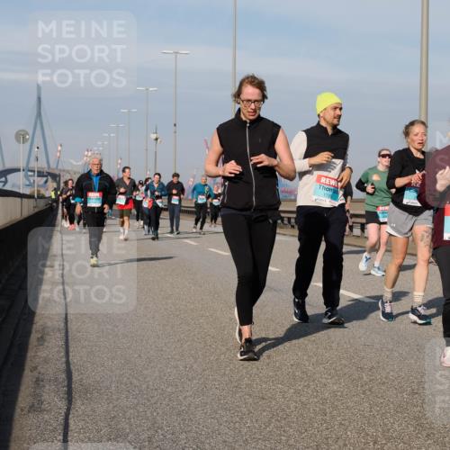 03.10.2025 - Köhlbrandbrückenlauf Fabian Wolf http://msf.ph/oto/9076282 03.10.2025 10:15:20 Position 3 1729, 1982 meine-sportfotos.de