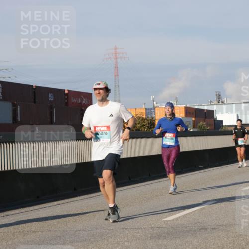 03.10.2025 - Köhlbrandbrückenlauf Jannik Wohlers http://msf.ph/oto/9076289 03.10.2025 09:51:49 Position 3 3481, 3492 meine-sportfotos.de