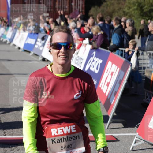 03.10.2025 - Köhlbrandbrückenlauf Jannik Wohlers http://msf.ph/oto/9076290 03.10.2025 13:16:59 Ziel 4168, 4331, 4359, 4605, 4861, 4978, 4982, 5033, 5053, 5087, 5099, 5100, 5166, 5302, 5385, 5386, 5453, 5467, 5840, 6286, 6474, 6623, 6626, 6658, 6697, 6785 meine-sportfotos.de