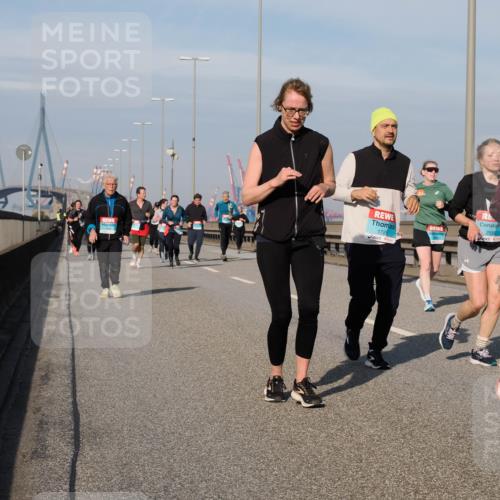 03.10.2025 - Köhlbrandbrückenlauf Fabian Wolf http://msf.ph/oto/9076292 03.10.2025 10:15:20 Position 3 2558, 1729, 1982 meine-sportfotos.de