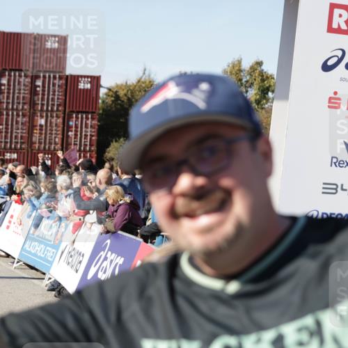 03.10.2025 - Köhlbrandbrückenlauf Jannik Wohlers http://msf.ph/oto/9076312 03.10.2025 13:17:00 Ziel 4168, 4242, 4331, 4359, 4605, 4861, 4978, 4982, 5033, 5053, 5087, 5100, 5166, 5302, 5385, 5386, 5453, 5467, 5840, 6286, 6474, 6623, 6626, 6658 meine-sportfotos.de