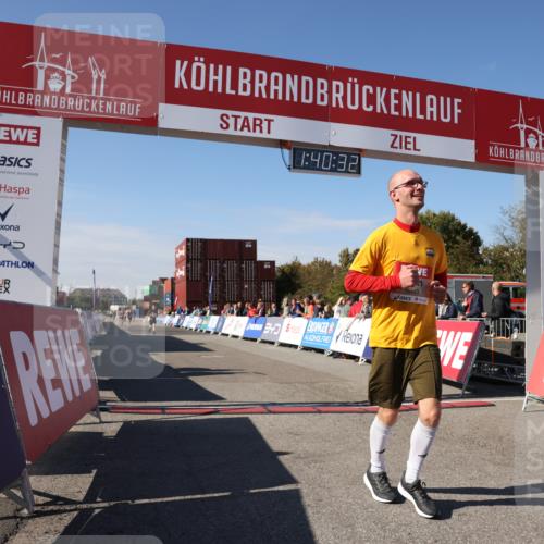 03.10.2025 - Köhlbrandbrückenlauf Lena Gebhardt http://msf.ph/oto/9076322 03.10.2025 13:40:33 Ziel 5270, 5613, 6245, 6278, 6284 meine-sportfotos.de