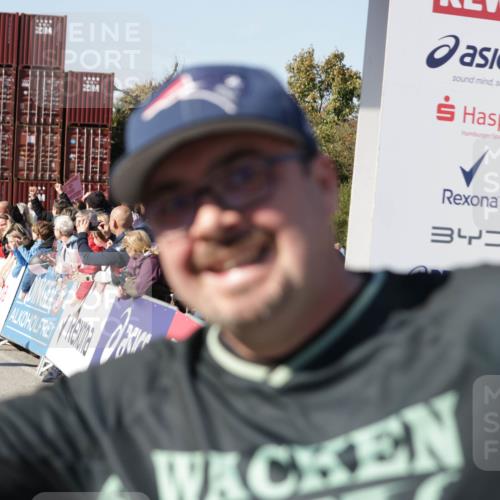 03.10.2025 - Köhlbrandbrückenlauf Jannik Wohlers http://msf.ph/oto/9076325 03.10.2025 13:17:01 Ziel 4168, 4242, 4331, 4359, 4361, 4605, 4861, 4978, 4982, 5033, 5053, 5073, 5087, 5090, 5100, 5166, 5302, 5385, 5386, 5453, 5467, 5479, 5840, 6286, 6474, 6623, 6626, 6658 meine-sportfotos.de