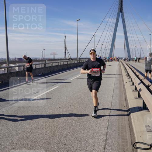 03.10.2025 - Köhlbrandbrückenlauf Michael Burmester http://msf.ph/oto/9076343 03.10.2025 12:41:24 Position 2 5747 meine-sportfotos.de