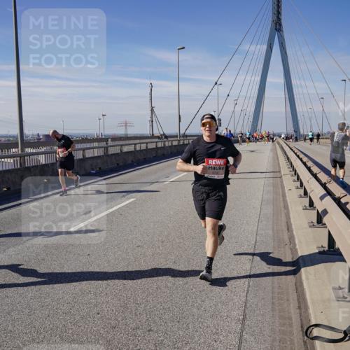 03.10.2025 - Köhlbrandbrückenlauf Michael Burmester http://msf.ph/oto/9076353 03.10.2025 12:41:24 Position 2 5747 meine-sportfotos.de