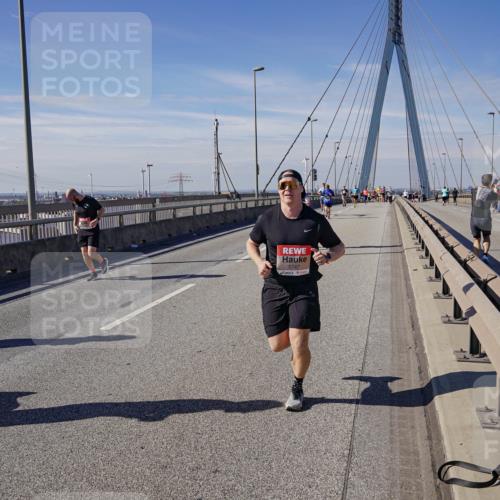 03.10.2025 - Köhlbrandbrückenlauf Michael Burmester http://msf.ph/oto/9076361 03.10.2025 12:41:24 Position 2 5747 meine-sportfotos.de