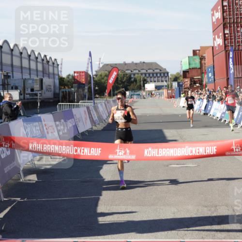 03.10.2025 - Köhlbrandbrückenlauf Jannik Wohlers http://msf.ph/oto/9076363 03.10.2025 12:46:49 Ziel 4027, 6483, 6516, 6740 meine-sportfotos.de